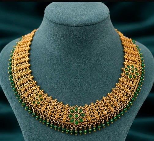 Emerald Bloom Heritage Necklace Set - Image 3