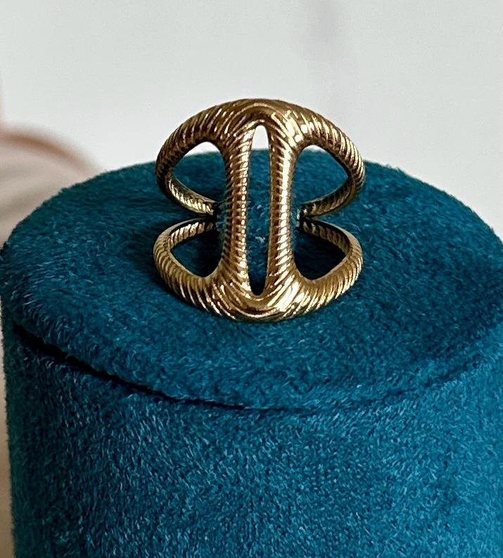 Golden Harmony Curve Ring