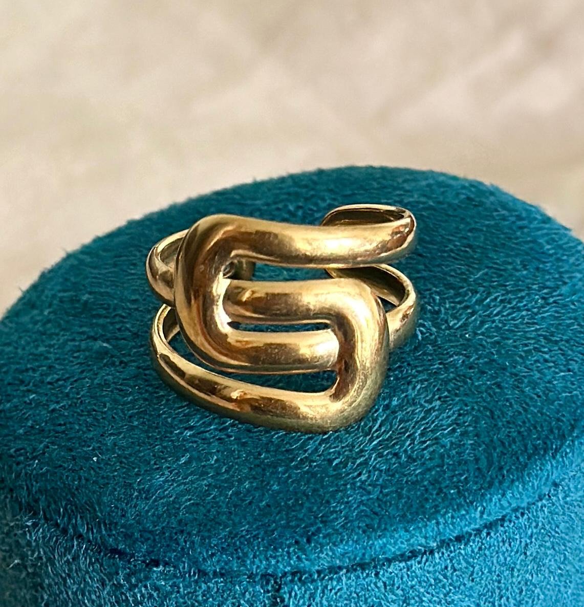Golden Link Ring
