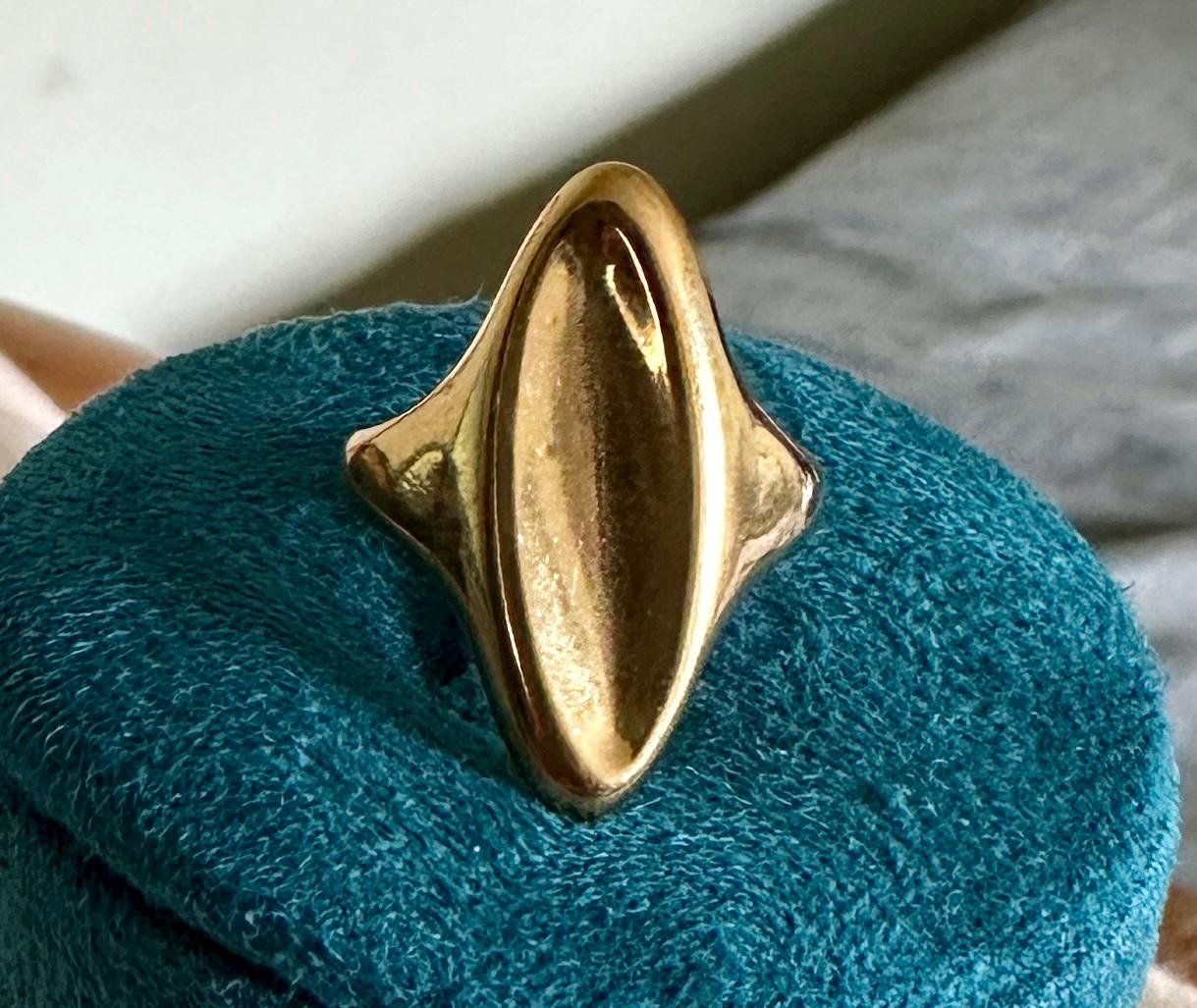 Golden Marquise Statement Ring - Image 2