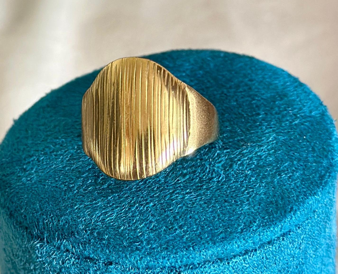 Golden Ridge Signet Ring - Image 2