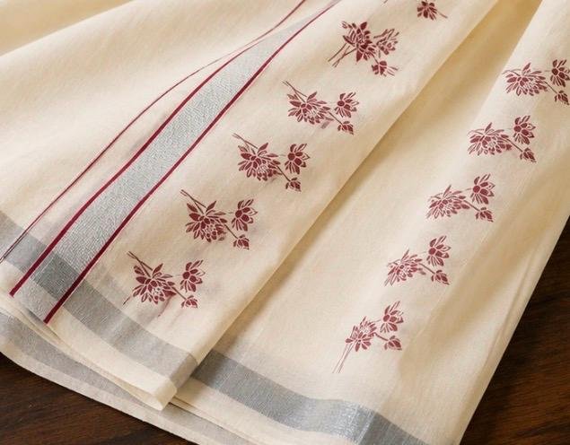 Silver Lotus Grace Kasavu Mundu Set - Image 3