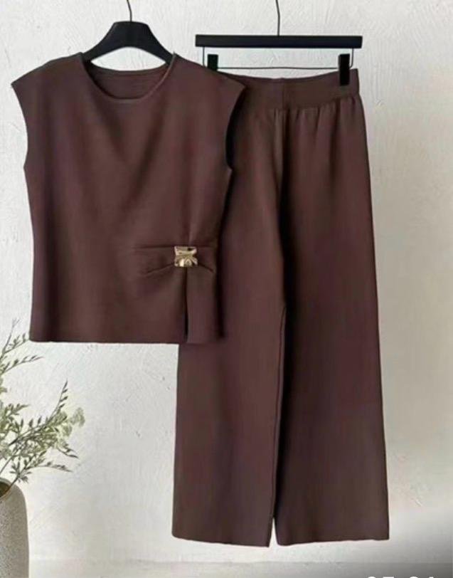 Women's Minimalist Two-Piece Co-Ord Set - Image 3