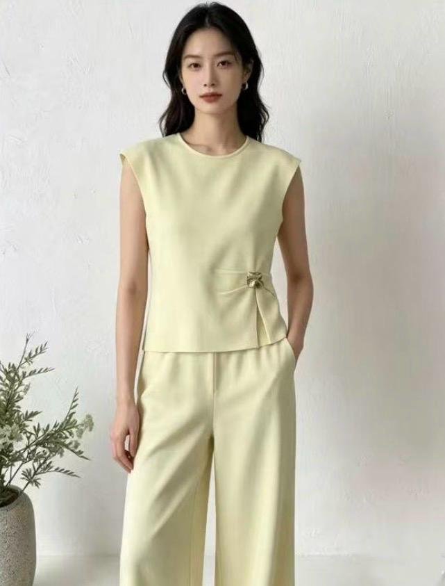 Women's Minimalist Two-Piece Co-Ord Set - Image 5